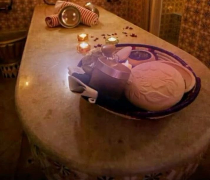 Hammam turc traditionnel avec gommage et bougies à Sousse Sahloul